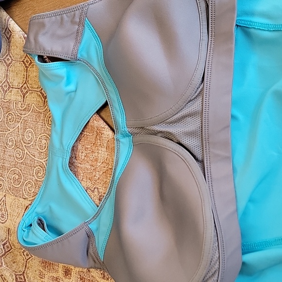 Nike Dri-Fit Turquoise Women’s Tank Top with built-in bra size L - Picture 8 of 8